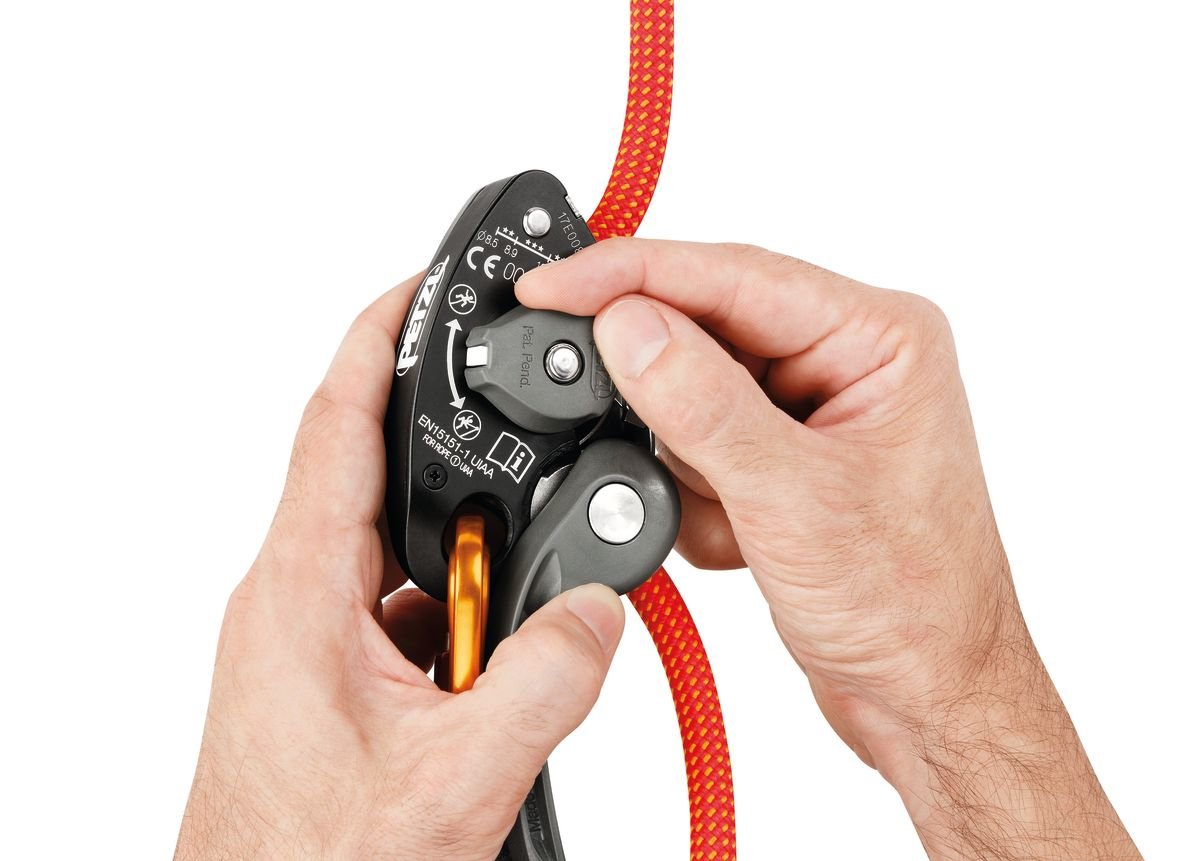 Amazon | PETZL (ペツル) グリグリ+ バイオレット [並行輸入品 Amazon | PETZL (ペツル) グリグリ+ バイオレット [並行輸入品